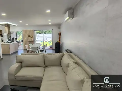 Casa en Venta con 2 cocheras