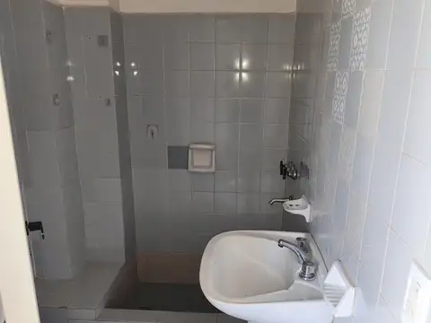 DEPARTAMENTO 2 AMBIENTES SIN EXPENSAS. ALSINA 172 PISO 12º AVELLANEDA CENTRO