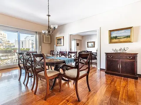 Libertad y Juncal. Duplex alto con vista. 5 dormitorios. Cochera. Impecable. Recoleta