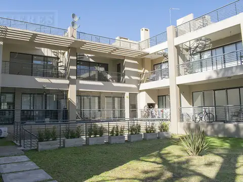 Oficina en venta con renta en el Condominio Las Pircas