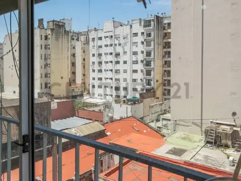 Monoambiente en venta en Congreso muy luminoso Sarmiento y Callao