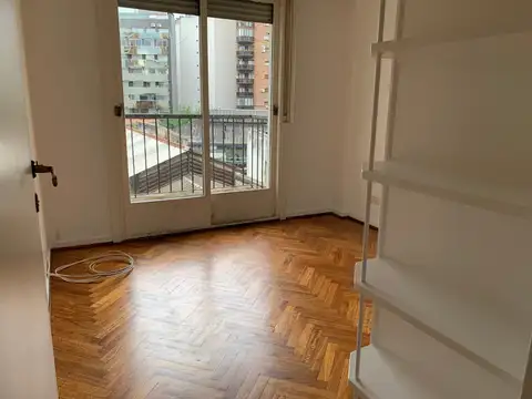 Departamento en Alquiler de 3 ambientes con balcon  contrafrente eXP. $ 160.000.-