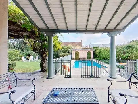 Casa en Venta con 4 cocheras