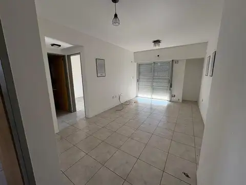 Departamento en Alquiler en Castelar, $ 700.000