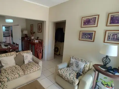 Casa 4 ambientes con 1 baño