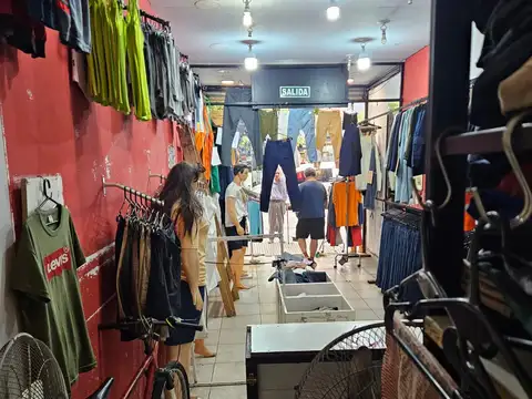 LOCAL CASTELLI Y CORRIENTES 2 PLANTAS