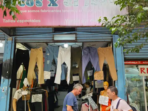 LOCAL CASTELLI Y CORRIENTES 2 PLANTAS