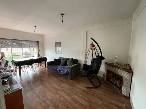 AMPLISIMO PH SIN EXPENSAS CON MUCHO POTENCIAL, MAS DOS LOCALES Y/O COCHERAS