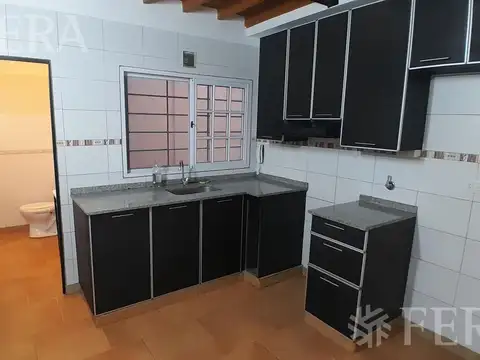 Depto Tipo Casa en Alquiler en Sarandí, $ 700.000