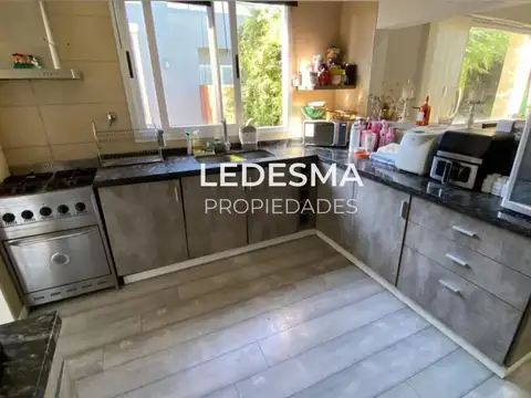 Casa 5 ambientes con 4 baños
