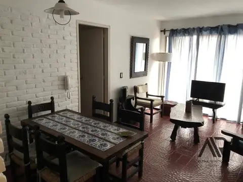 Apartamento en Alquiler Anual c/ cochera en Rambla parada 13. 3 dorm. Gje.