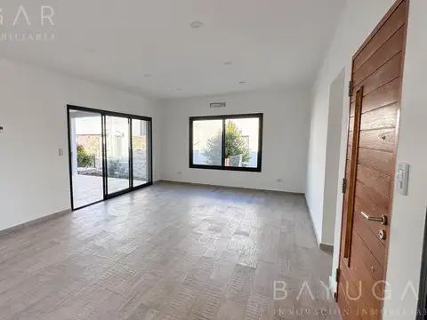 Venta Casa en Barrio Santa Elena - Pilar de Este - Zelaya
