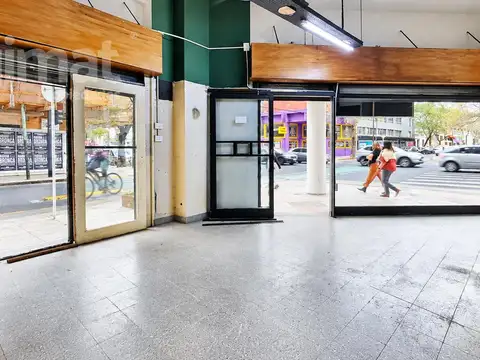 Excelente local EN ESQUINA - Av. Díaz Vélez Esquina Rawson - ALMAGRO