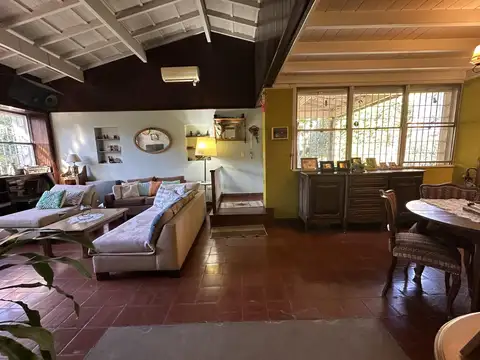 Casa 5 ambientes en lote de 700mts en Ituzaingó Norte