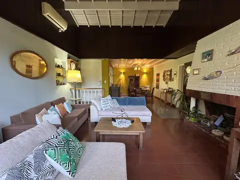 Casa en Venta con 3 cocheras