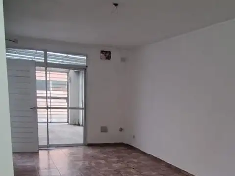Vendo departamento Centrico de dos dormitorios con cochera