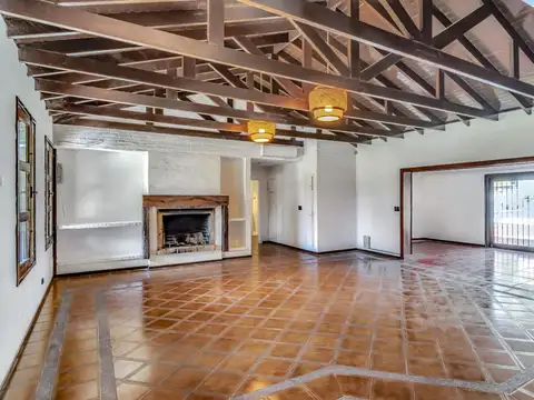 Casa 6 ambientes con 3 baños