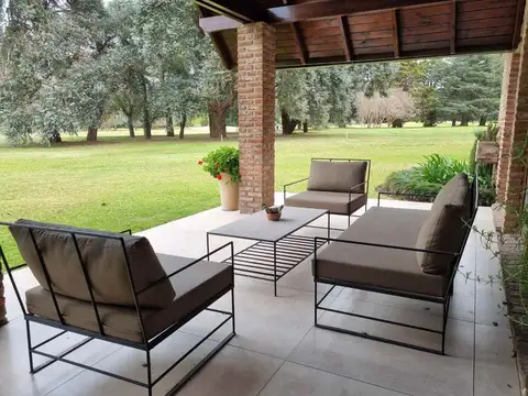 Casa en Venta con 2 cocheras