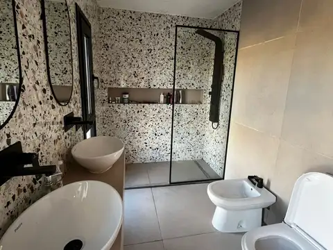 Casa 5 ambientes con 2 baños