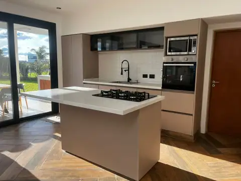 Casa en Venta en San Vicente, USD 349.000