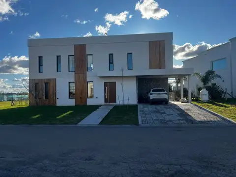 CASA EN VENTA CRUZ DEL SUR 5 AMBIENTES A LA LAGUNA