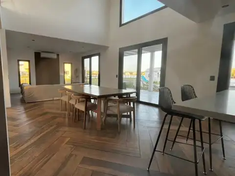 CASA EN VENTA CRUZ DEL SUR 5 AMBIENTES A LA LAGUNA