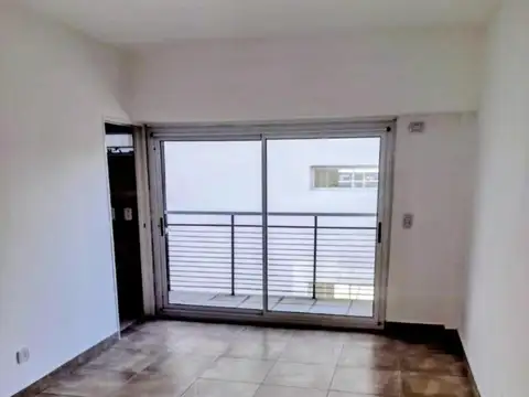 HERMOSO Y AMPLIO MONOAMBIENTE EN ALMAGRO