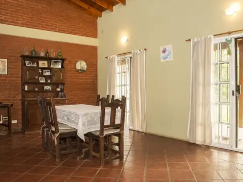 Casa en Venta con 3 cocheras