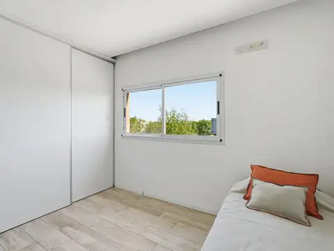 Venta Casa en el Canton con Pileta lote interno