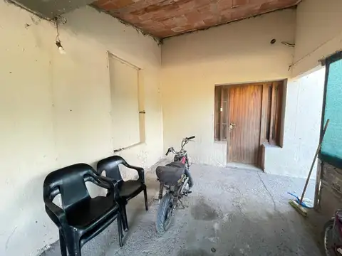 Casa 4 ambientes con 1 baño