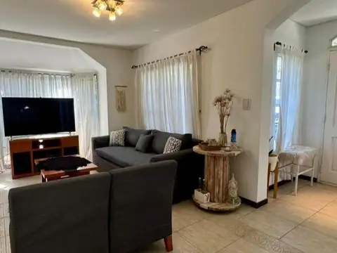 Casa 4 ambientes con 3 baños