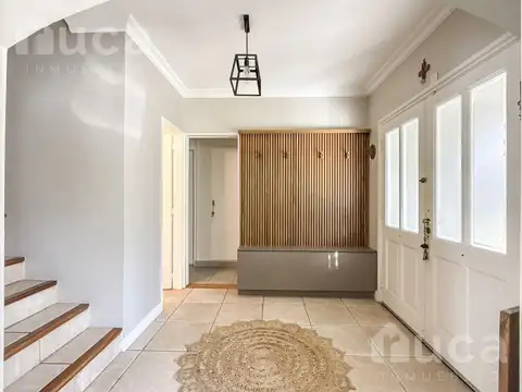 Casa 8 ambientes con 3 baños