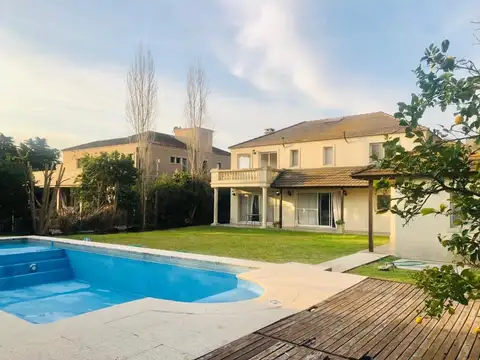 Casa en Venta en Campos De Álvarez, USD 390.000