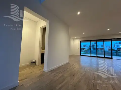Casa 7 ambientes con 5 baños
