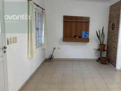 Casa 5 ambientes con 1 baño