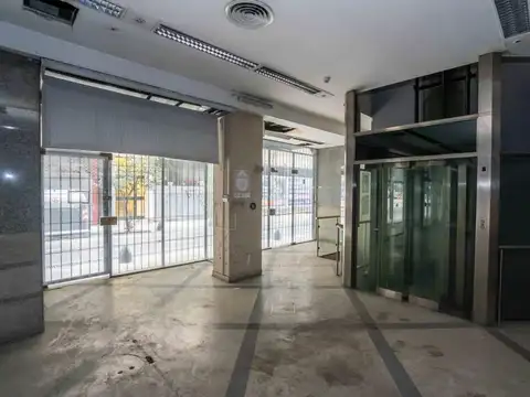 SUP. 1.000 M2  20 m DE FRENTE  EX BANCO  BOVEDA con CAJAS. SUBSUELO, PLANTA BAJA Y PRIMER PISO