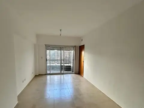 Hermoso monoambiente en Planta Baja con patio!