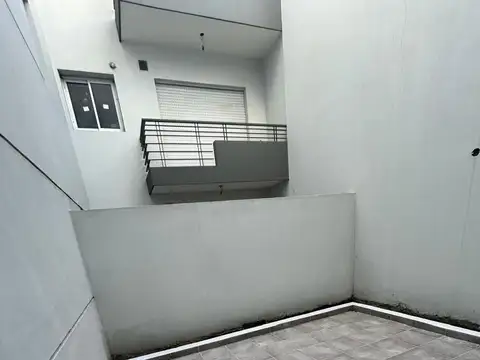 Hermoso monoambiente en Planta Baja con patio!