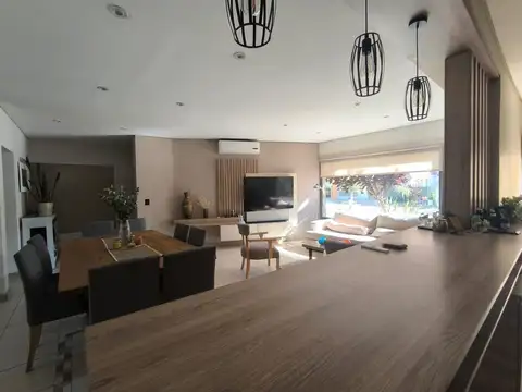 Casa 6 ambientes con 3 baños