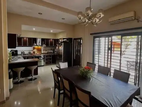 Casa 5 ambientes con 3 baños