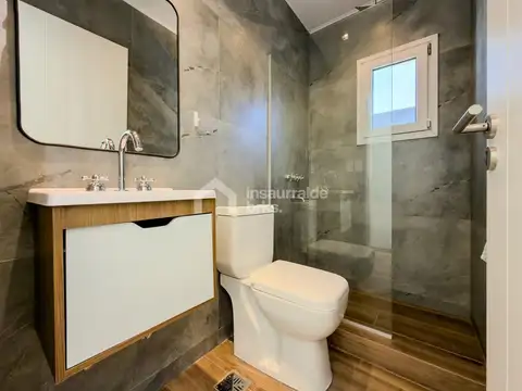 Casa 8 ambientes con 7 baños