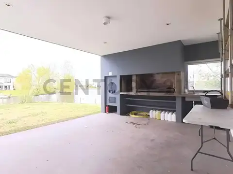 Casa 5 ambientes con 4 baños