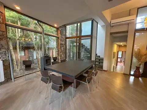 Casa 5 ambientes con 4 baños