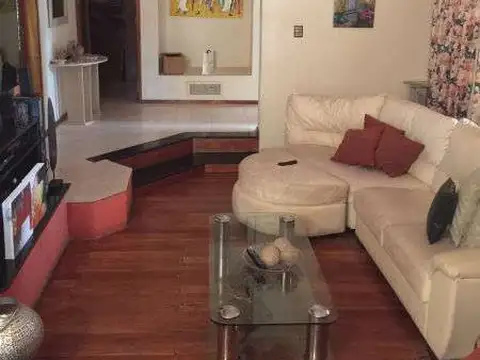 LOMAS DE SAN MARTIN -5 DORMITORIOS   OFICINA