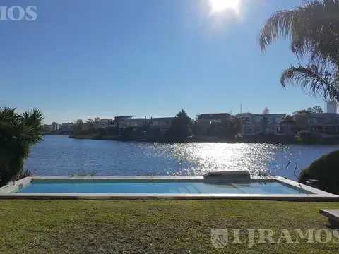 Casa al lago en el Barrio Los Lagos, Nordelta