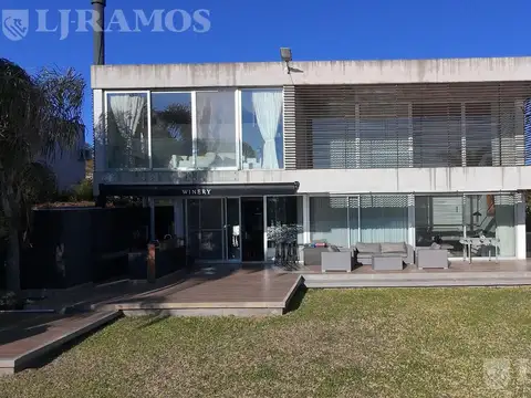 Casa 7 ambientes con 4 baños