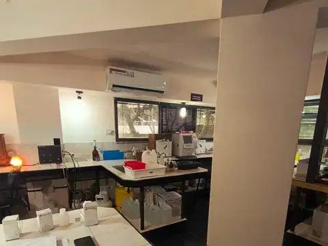 Oficina 7 ambientes con 2 baños