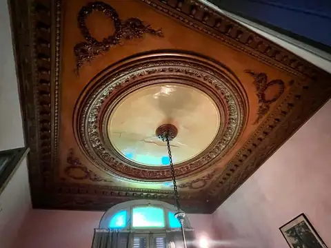CASA EN VENTA A RECICLAR - BARRIO ABASTO