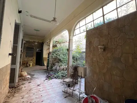 CASA EN VENTA A RECICLAR - BARRIO ABASTO