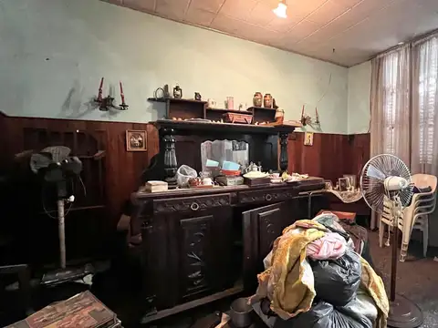 Cerrito y Mitre - CASA DE 3 DORMITORIOS A RECICLAR